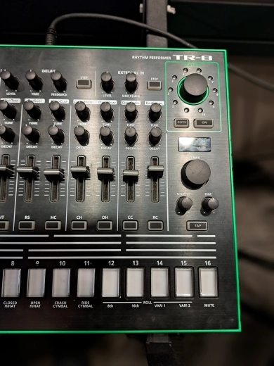 Roland - TR-8 2